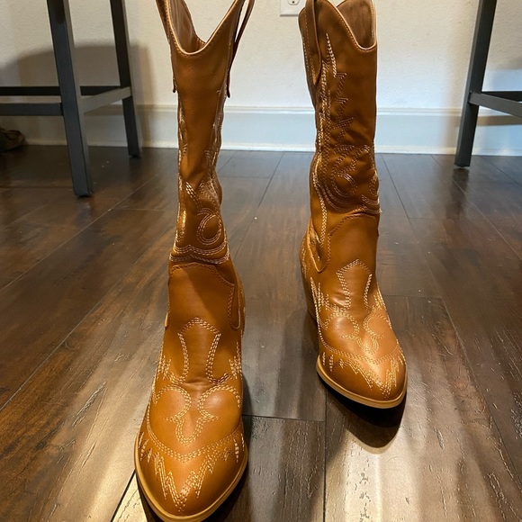 NWOT BILLINI UTICA BOOTS - Picture 2 of 4